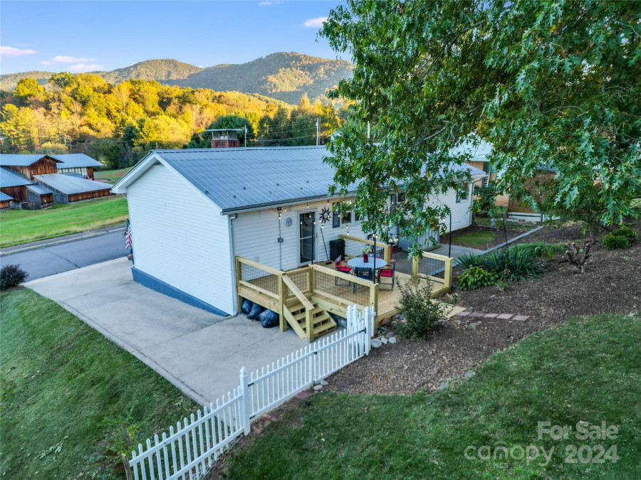 128 Shelton St Waynesville, NC 28786