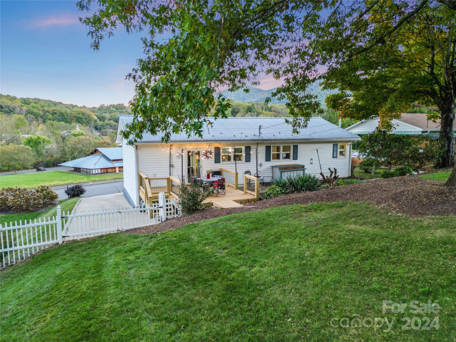 128 Shelton St Waynesville, NC 28786