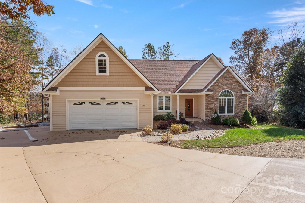 722 Chestnut Trl Hendersonville, NC 28792