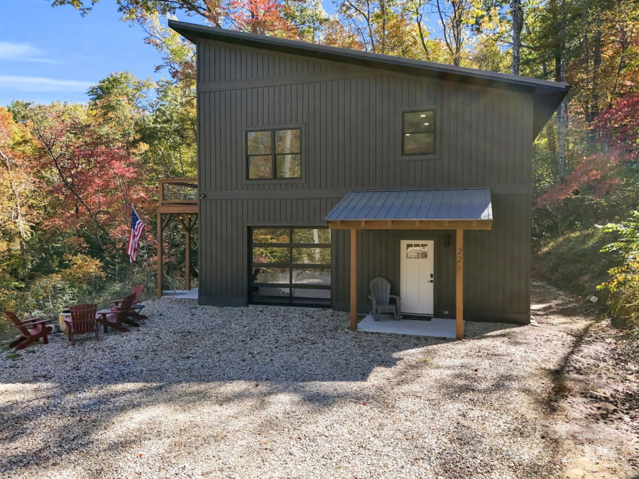 221 Gladiola Dr Pisgah Forest, NC 28768