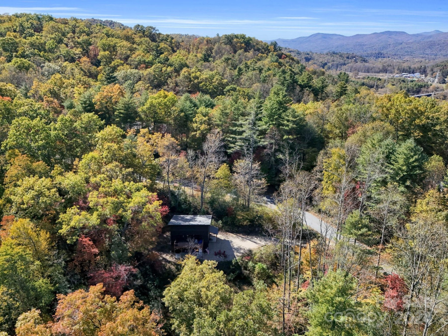 221 Gladiola Dr Pisgah Forest, NC 28768