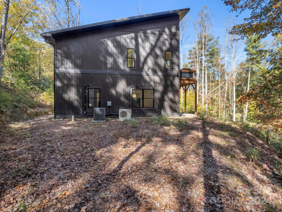 221 Gladiola Dr Pisgah Forest, NC 28768