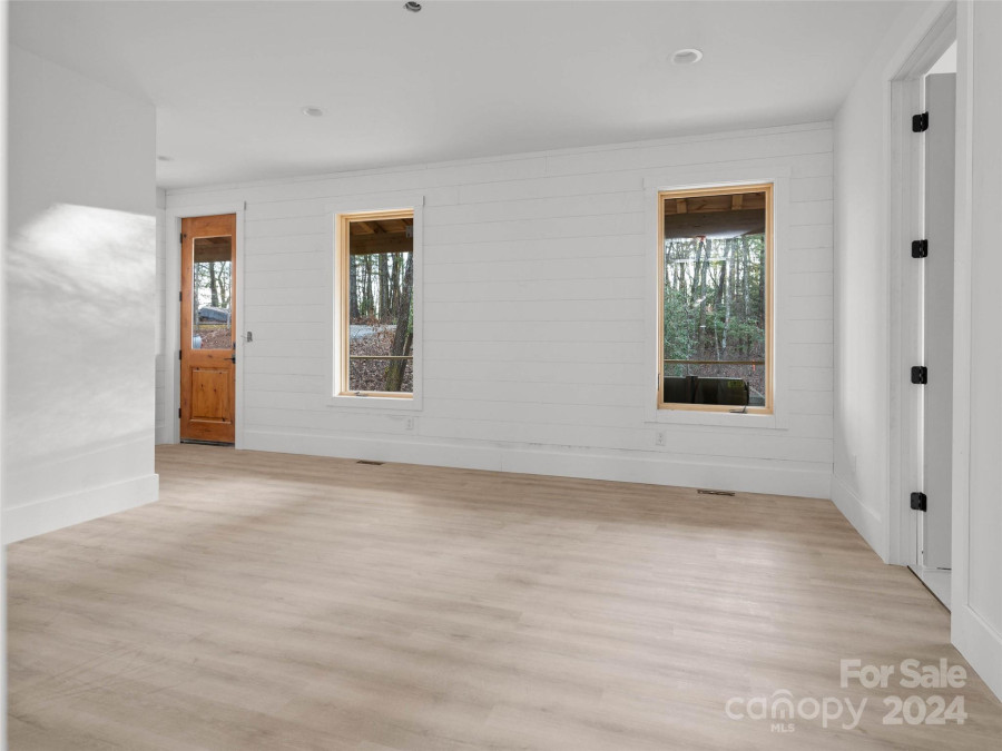 365 Cherokee Cir Lake Toxaway, NC 28747