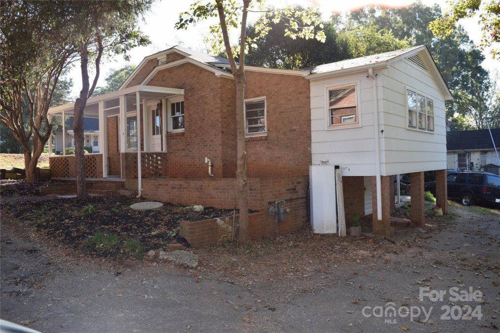 415 D St Newton, NC 28658