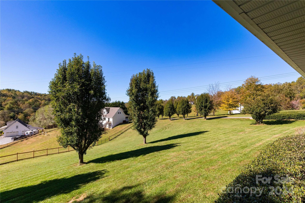 15 Vision Hill Dr Weaverville, NC 28787