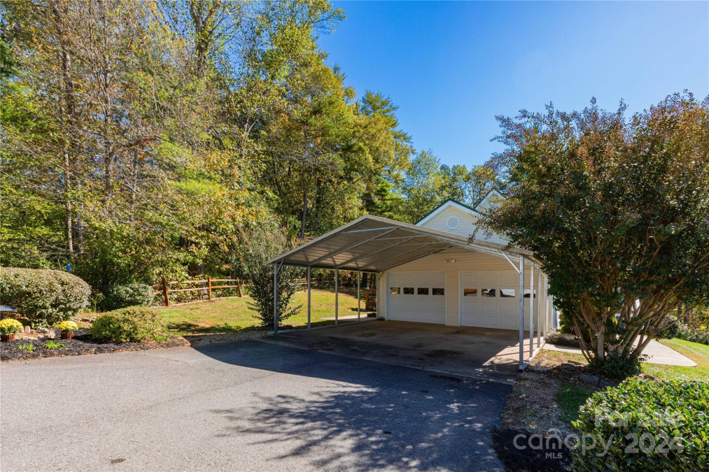 15 Vision Hill Dr Weaverville, NC 28787