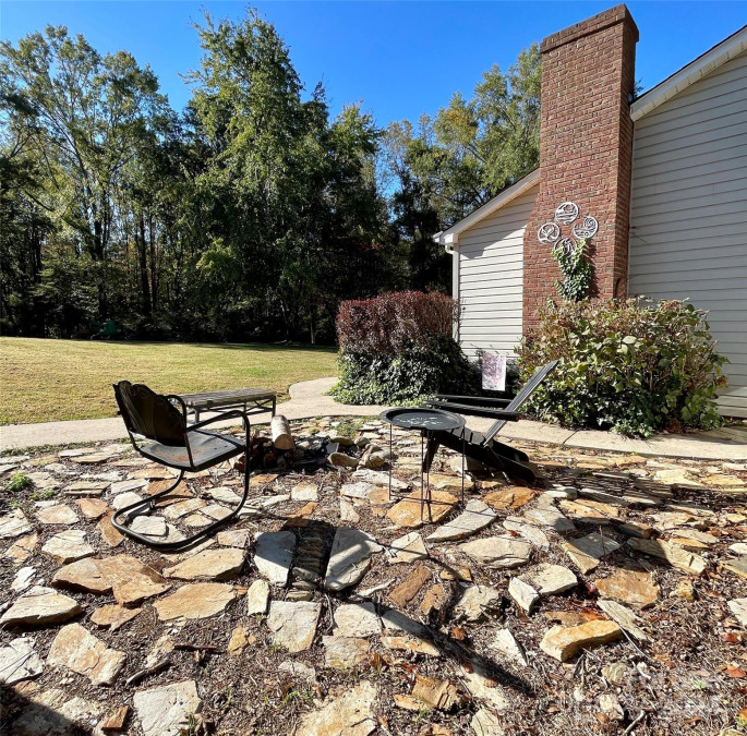 603 Windward Ct Cherryville, NC 28021