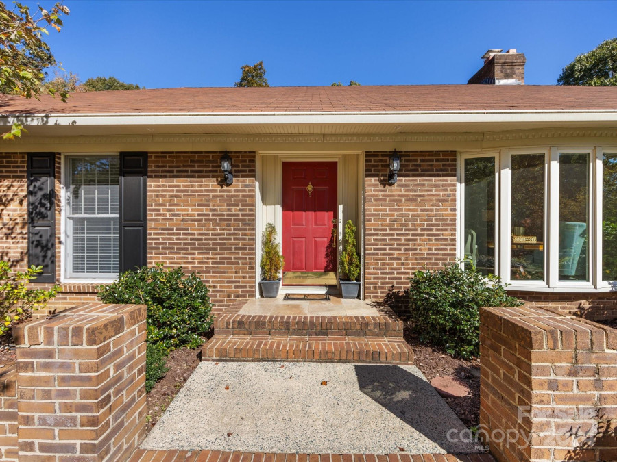 1101 Shadowbrook Ln Charlotte, NC 28211