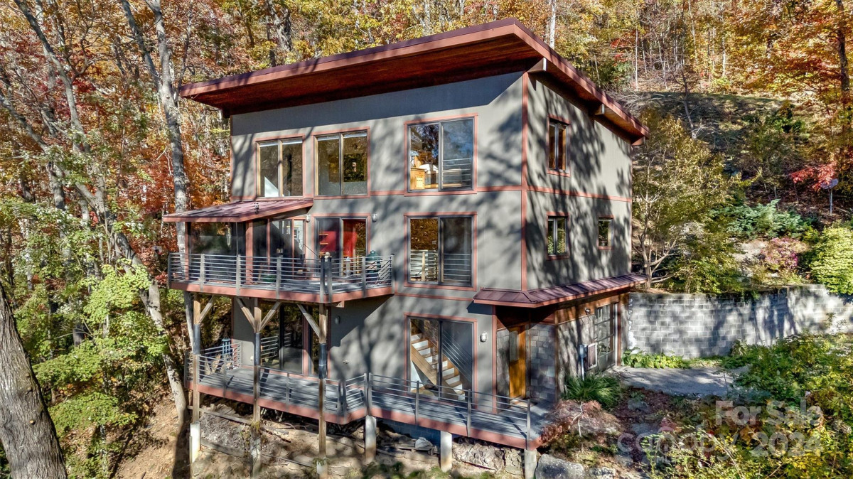 26 Snow Shoe Dr Asheville, NC 28803