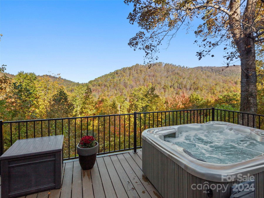 340 Kathy Lake Dr Hendersonville, NC 28792