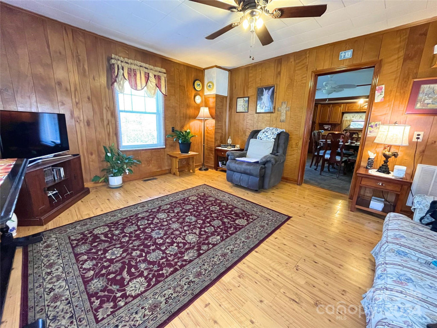 52 Burnt Rd Rosman, NC 28772