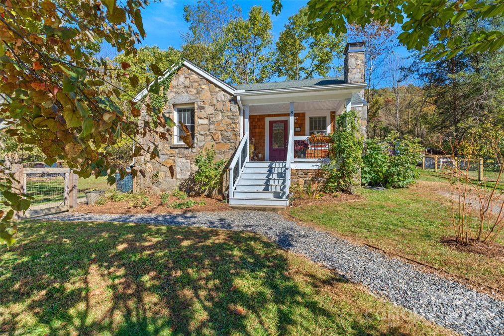 8 Beech Spring Dr Weaverville, NC 28787