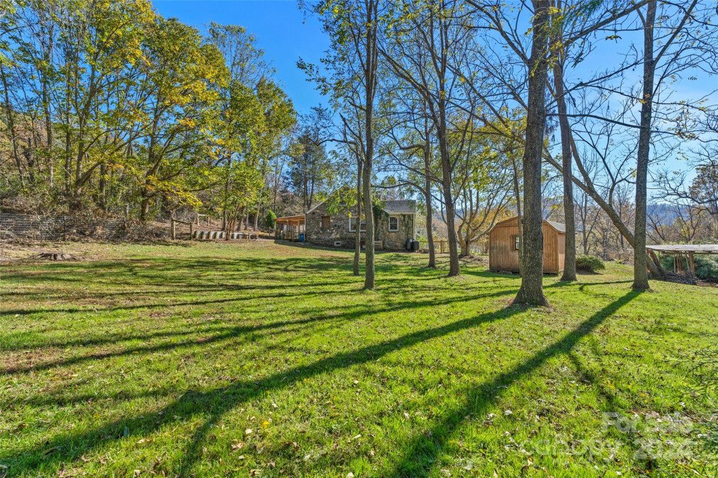 8 Beech Spring Dr Weaverville, NC 28787