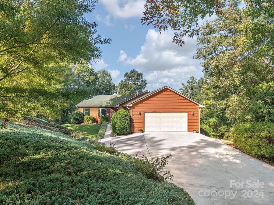 121 Canoe Dr Mill Spring, NC 28756