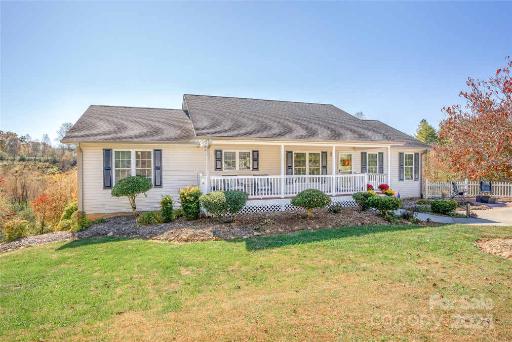 20 Piper Dr Weaverville, NC 28787