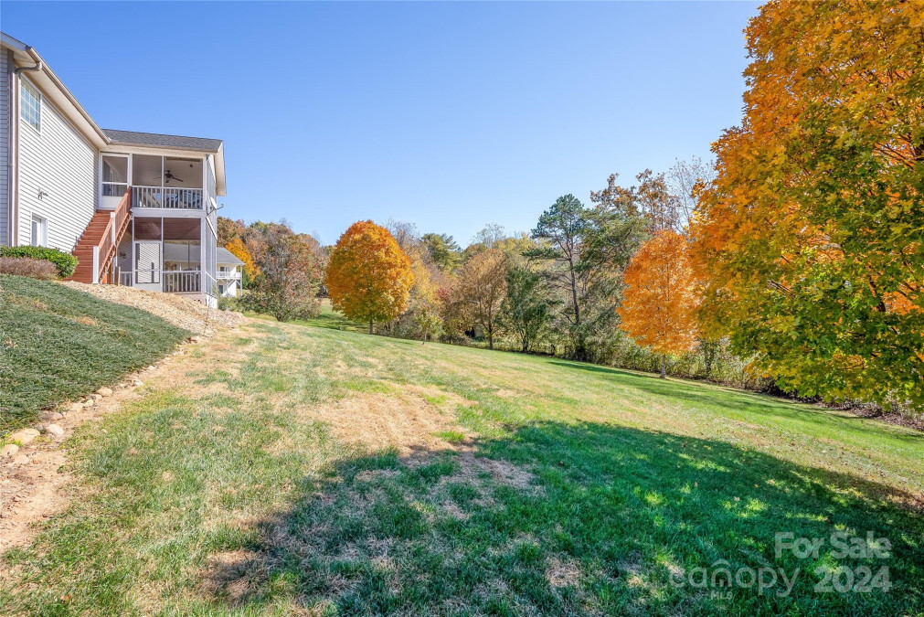 20 Piper Dr Weaverville, NC 28787