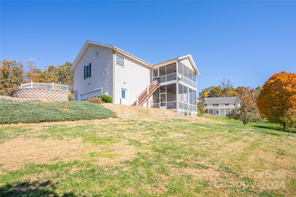 20 Piper Dr Weaverville, NC 28787