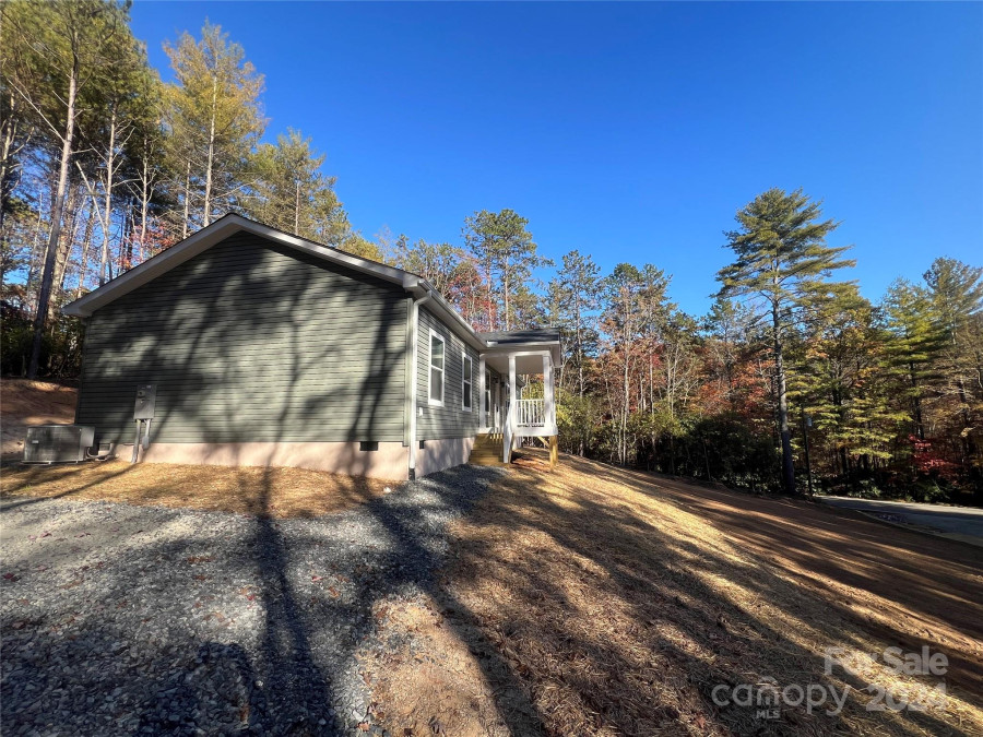 1663 Williamson Creek Rd Pisgah Forest, NC 28768