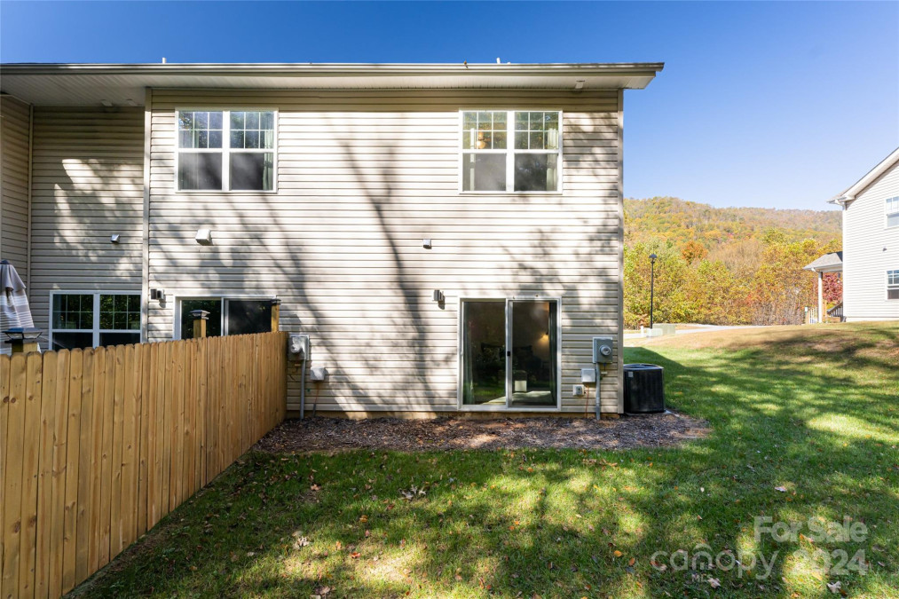 31 Cherry Laurel Ln Swannanoa, NC 28778