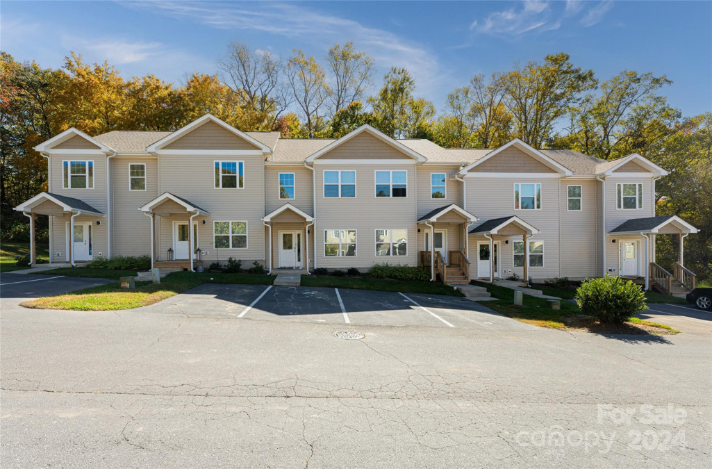 31 Cherry Laurel Ln Swannanoa, NC 28778