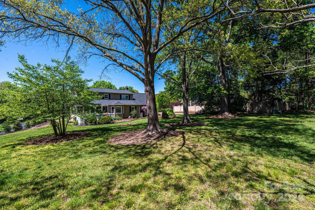 4057 Wandering Ln Hickory, NC 28601