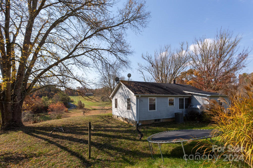 124 Palmer Ford Rd Weaverville, NC 28787