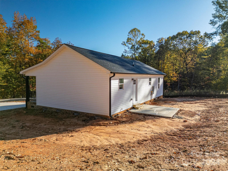 1952 Noles Cir Lincolnton, NC 28092