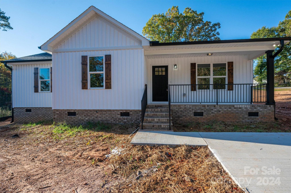 1952 Noles Cir Lincolnton, NC 28092