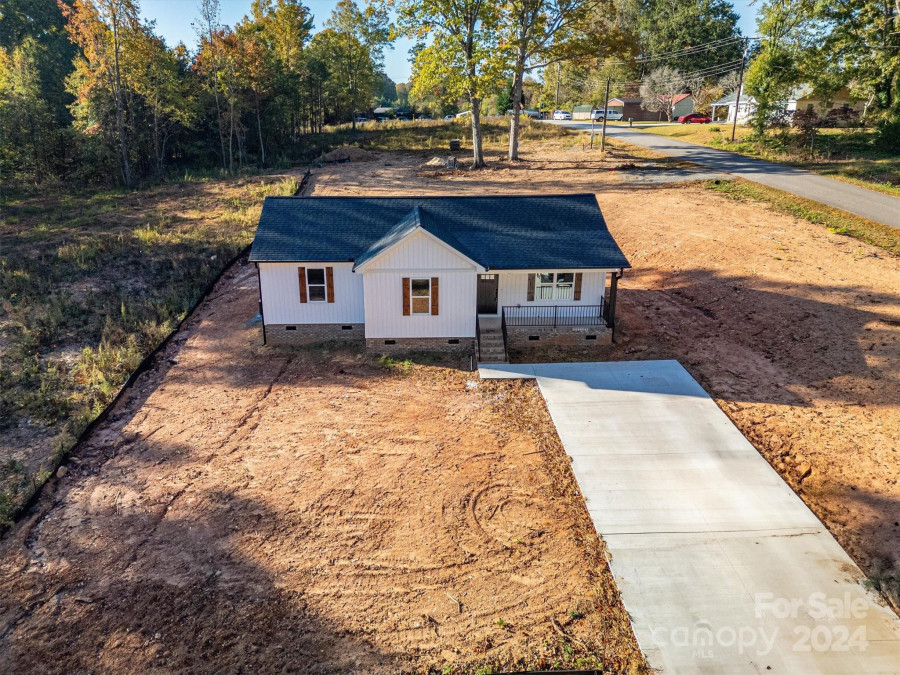 1952 Noles Cir Lincolnton, NC 28092