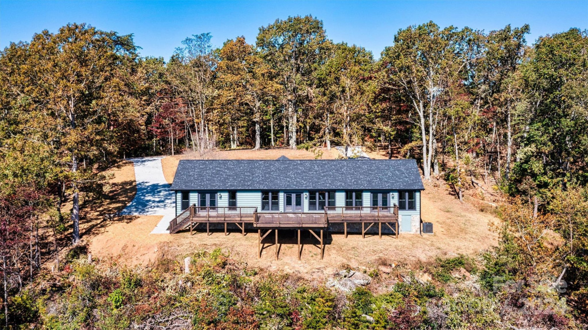 6230 Pine Ridge Dr Connelly Springs, NC 28612