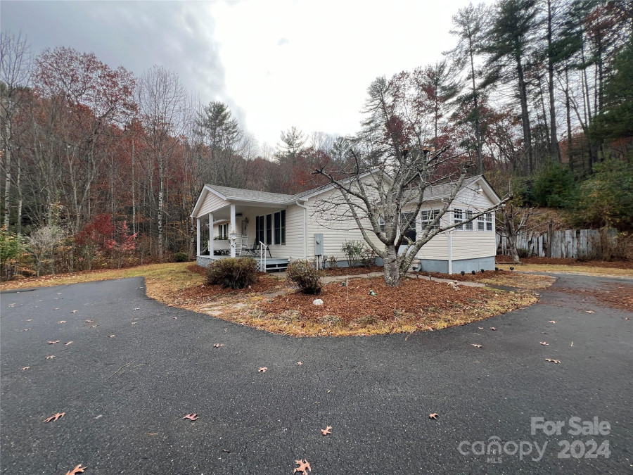 249 Little Cove Ln Burnsville, NC 28714