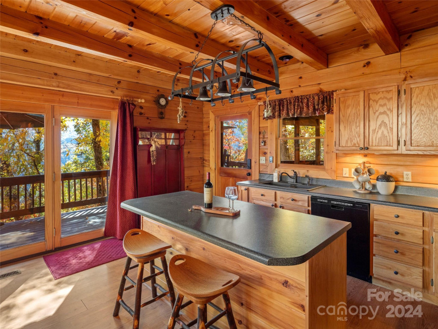 10 Cougar Ln Maggie Valley, NC 28751