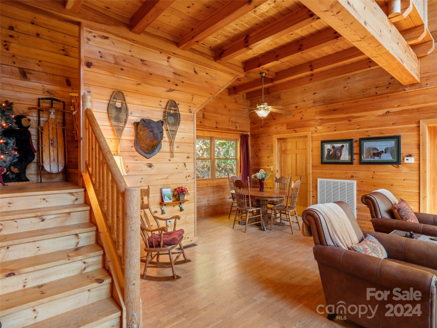 10 Cougar Ln Maggie Valley, NC 28751