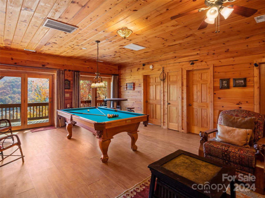 10 Cougar Ln Maggie Valley, NC 28751