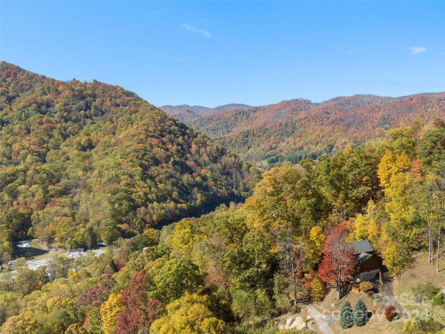 10 Cougar Ln Maggie Valley, NC 28751