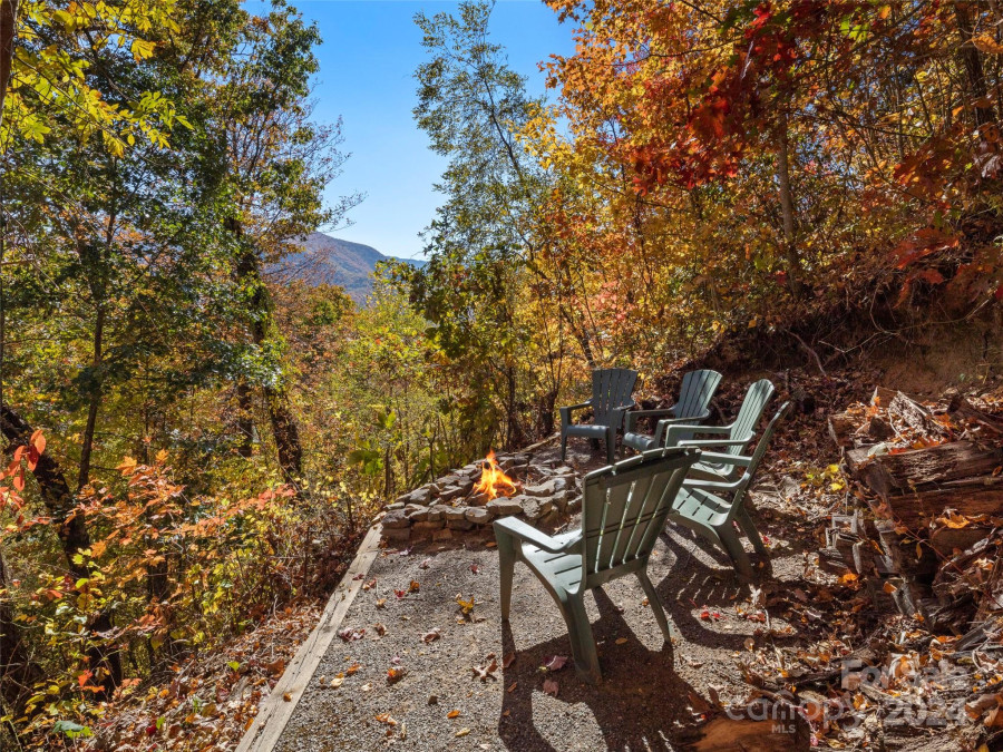 10 Cougar Ln Maggie Valley, NC 28751