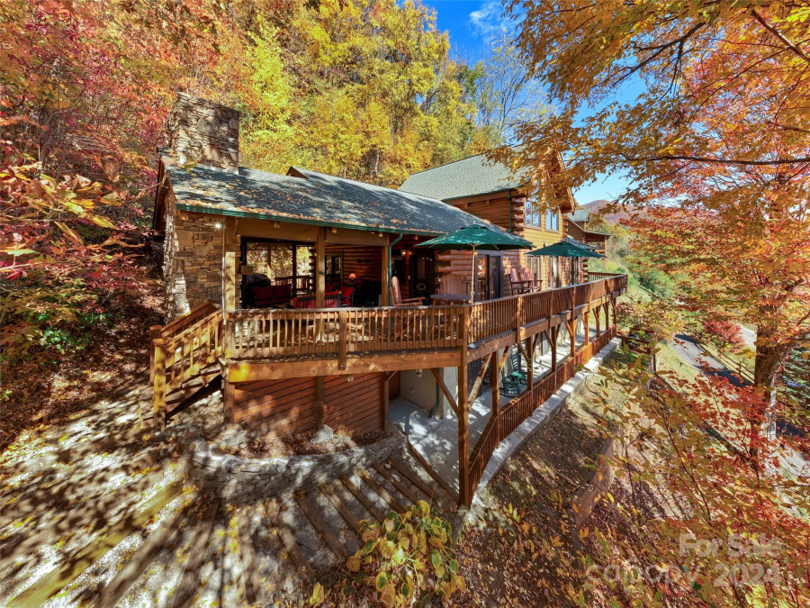 10 Cougar Ln Maggie Valley, NC 28751