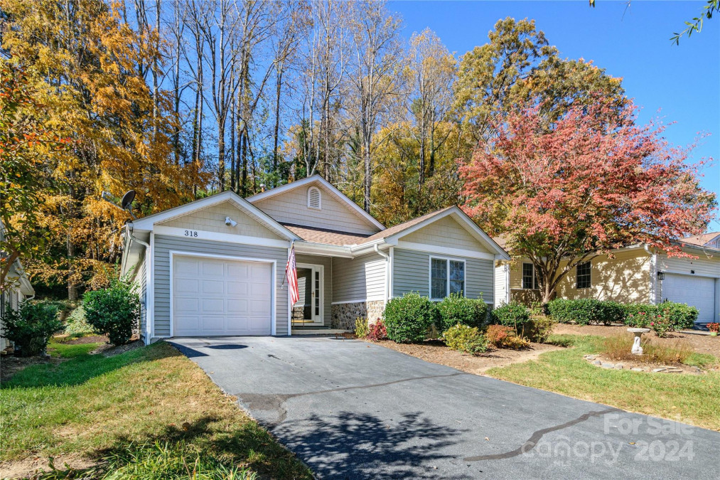 318 Ewarts Hill Rd Hendersonville, NC 28739