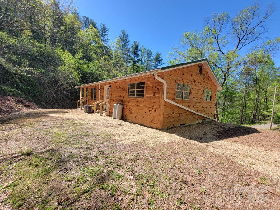 280 Plum Tree Holler Dr Hot Springs, NC 28743