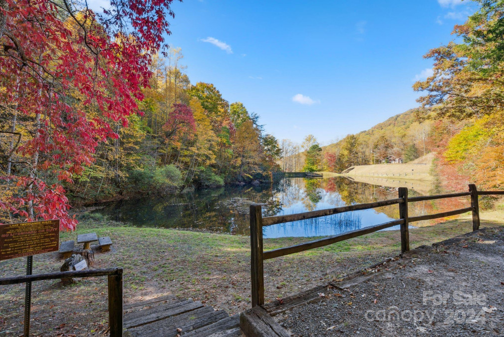 332 Possum Trot Trl Franklin, NC 28734