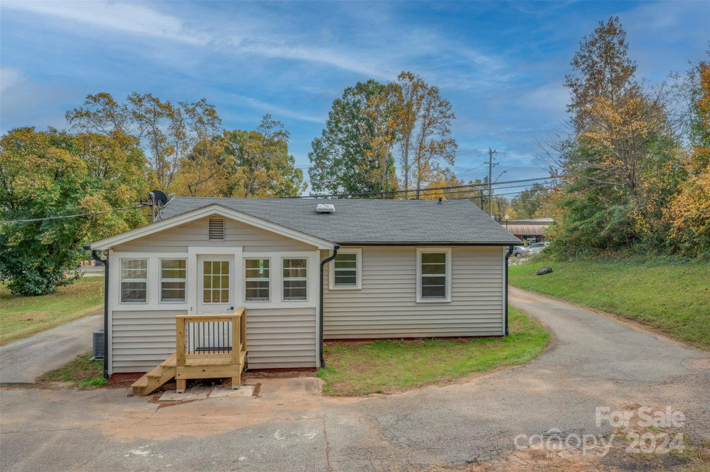 261 Mills St Columbus, NC 28722