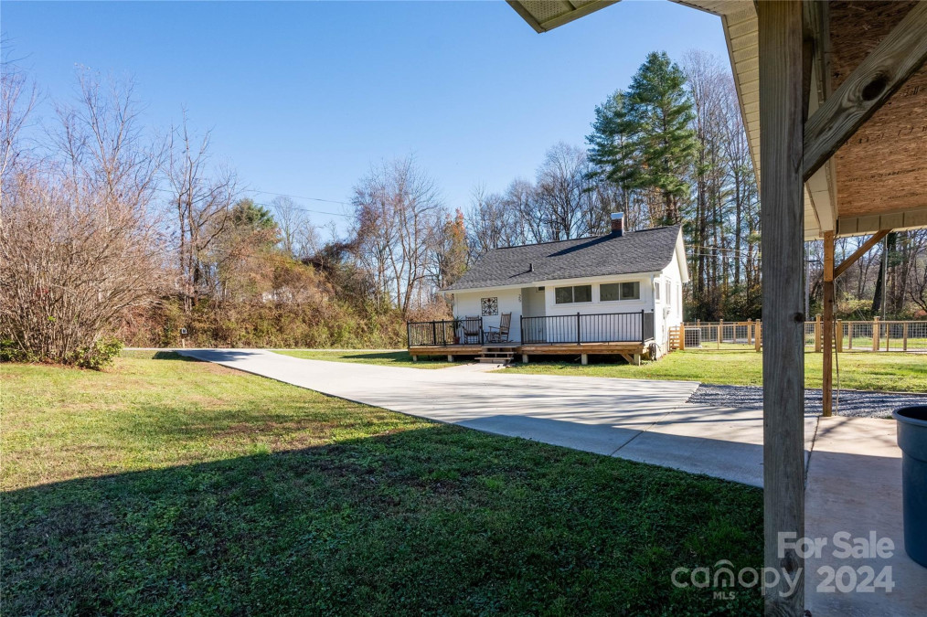 25 Glazener Rd Brevard, NC 28712