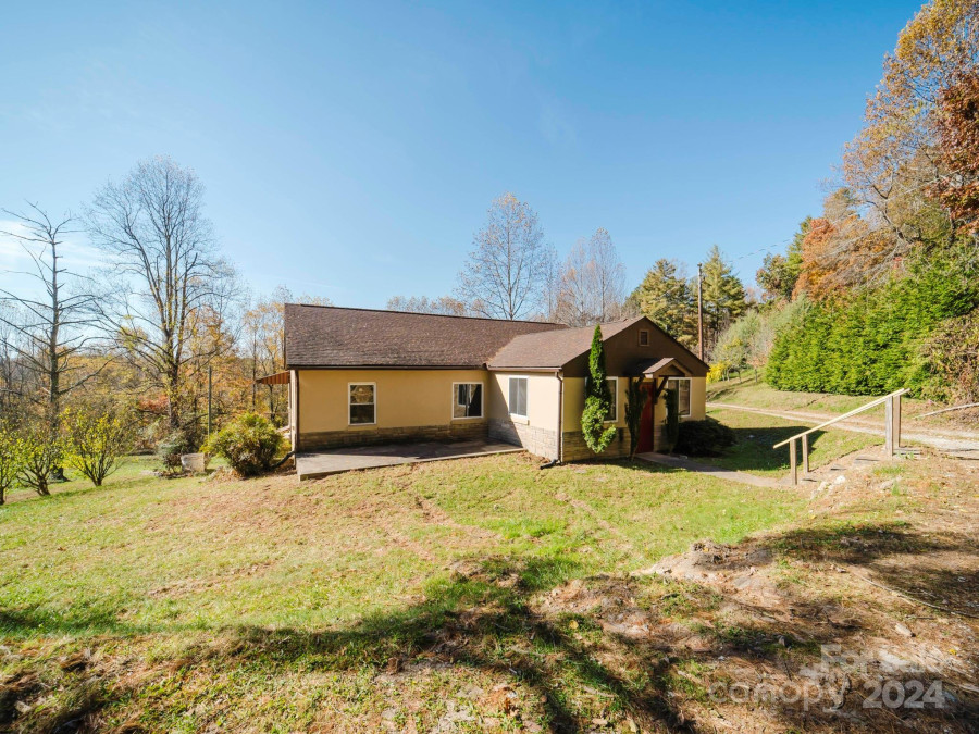 42 Old Farm Cir Hendersonville, NC 28792