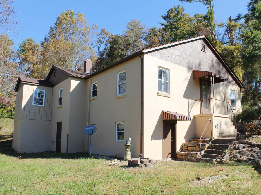 42 Old Farm Cir Hendersonville, NC 28792