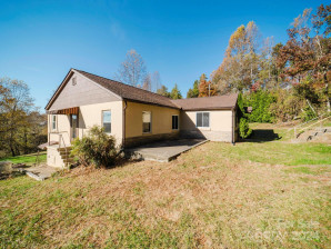 42 Old Farm Cir Hendersonville, NC 28792