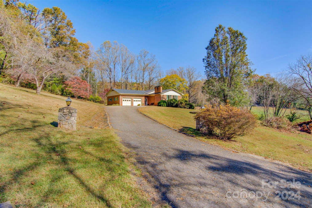 2112 Wendwood Dr Lenoir, NC 28645