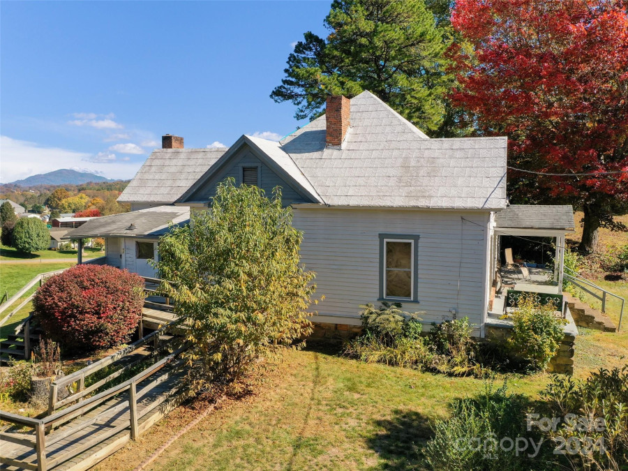 58 Birdsong Trl Waynesville, NC 28786