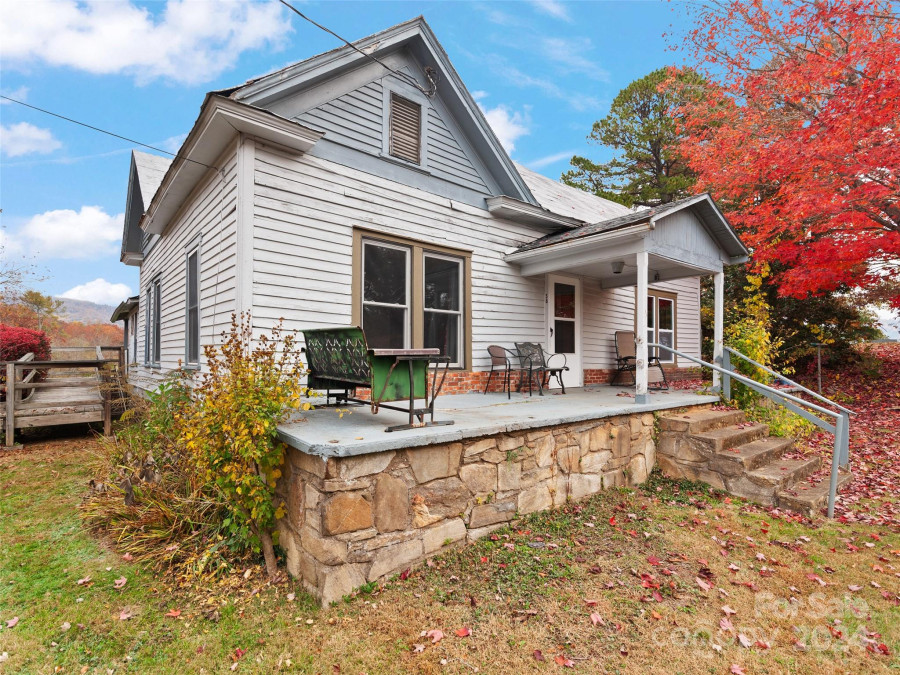 58 Birdsong Trl Waynesville, NC 28786