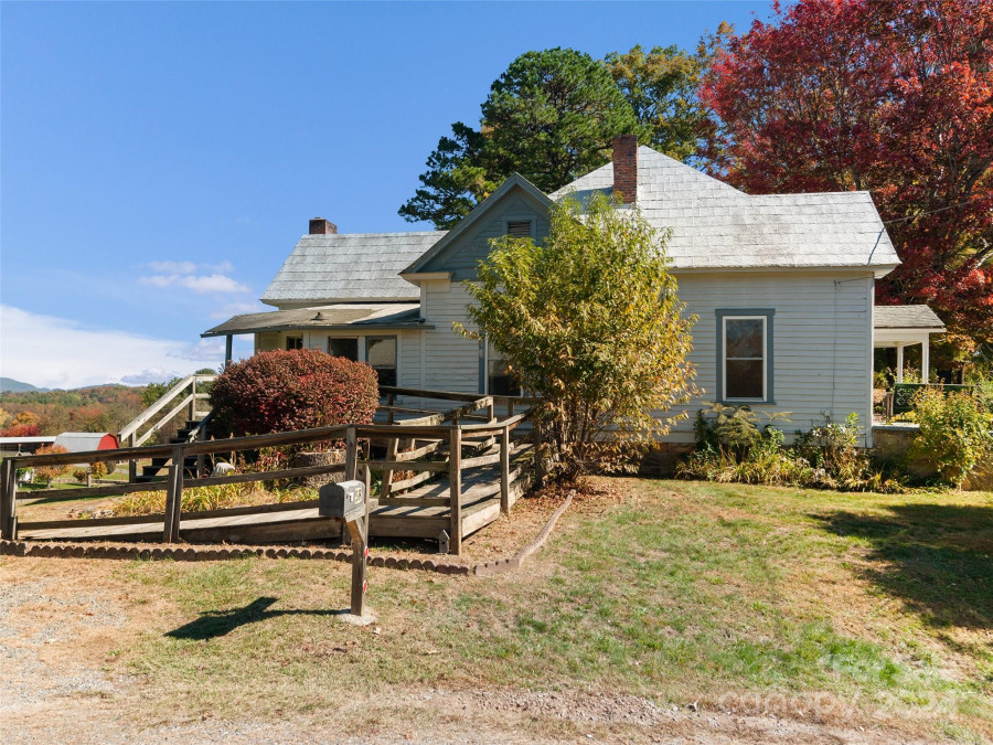 58 Birdsong Trl Waynesville, NC 28786