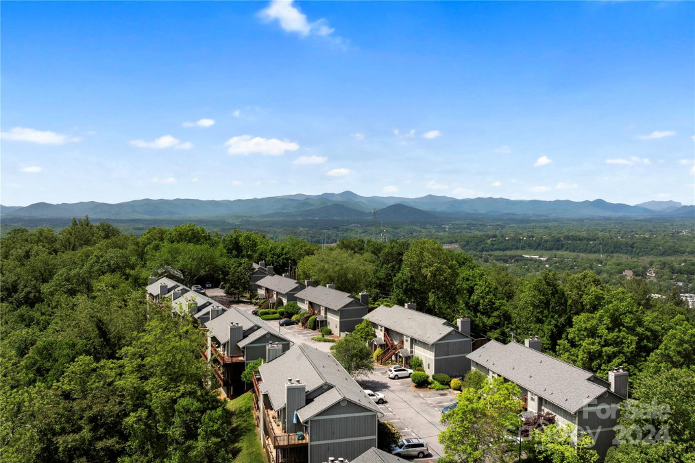 544 Windswept Dr Asheville, NC 28801